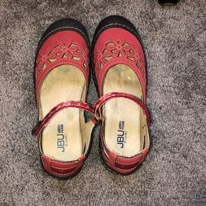 BRAND NEW: JBU memory foam shoes